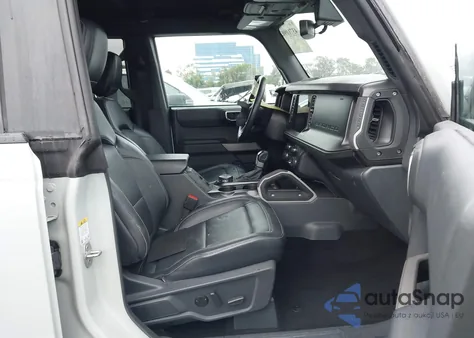 2021 Ford Bronco First Edition z USA, uszkodzony, nr VIN 1FMEE5EP8MLA40840